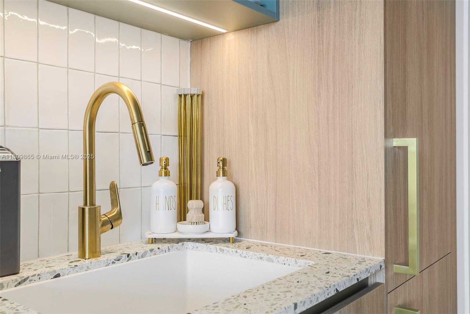 Small Image of 159 NE 6th St, Miami, FL 33132, USA Number 30