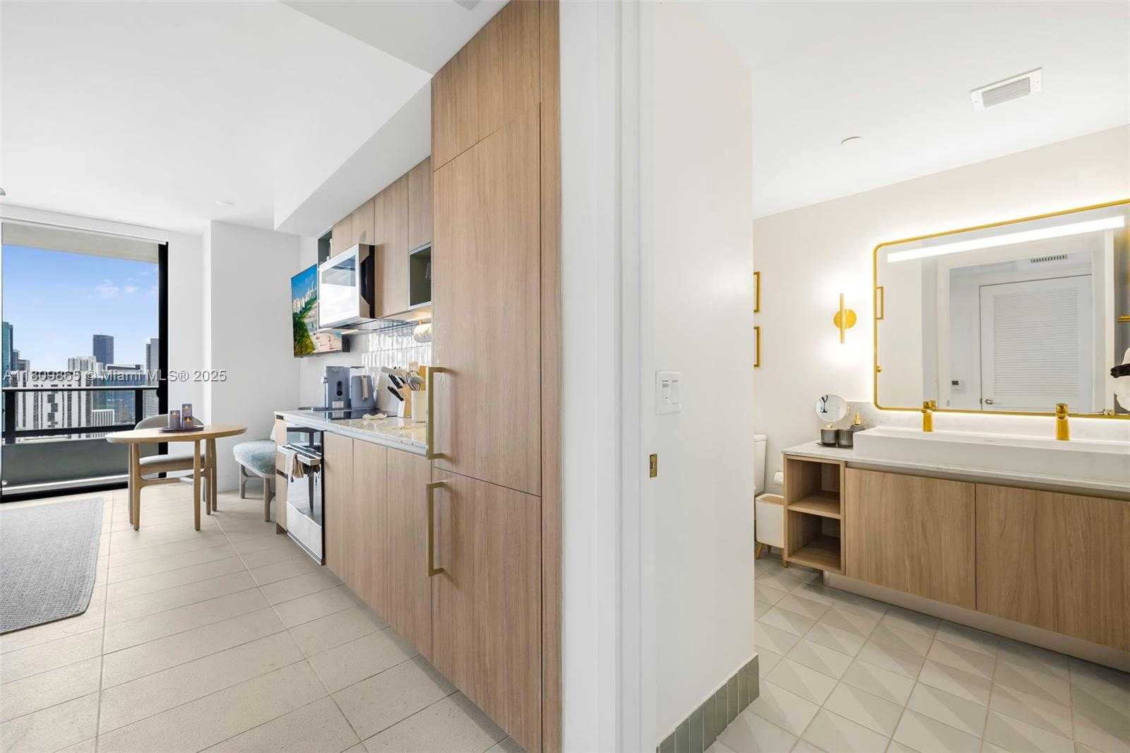 Small Image of 159 NE 6th St, Miami, FL 33132, USA Number 31