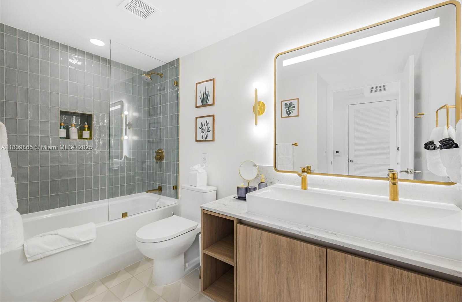 Small Image of 159 NE 6th St, Miami, FL 33132, USA Number 32