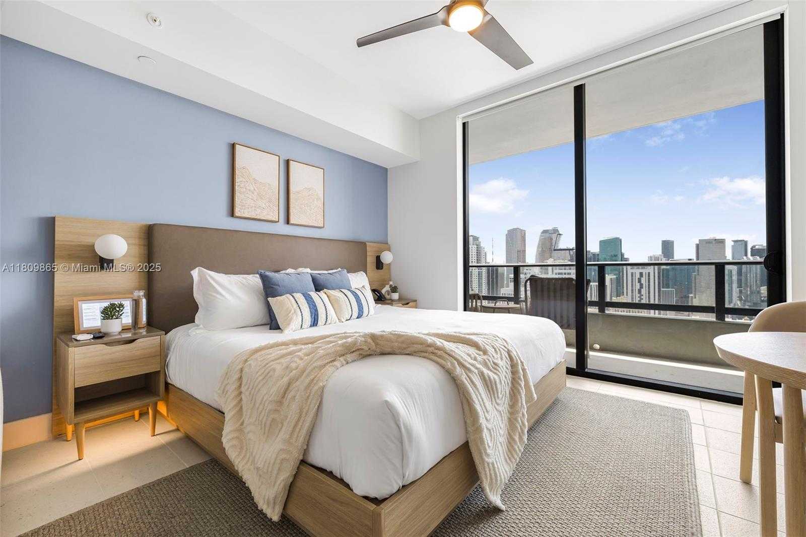 Small Image of 159 NE 6th St, Miami, FL 33132, USA Number 8