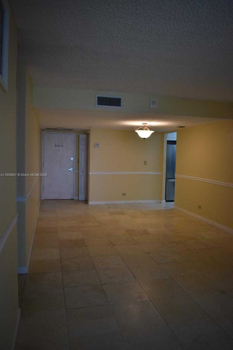 Small Image of 6039 COLLINS AVE #914, Miami Beach Number 10