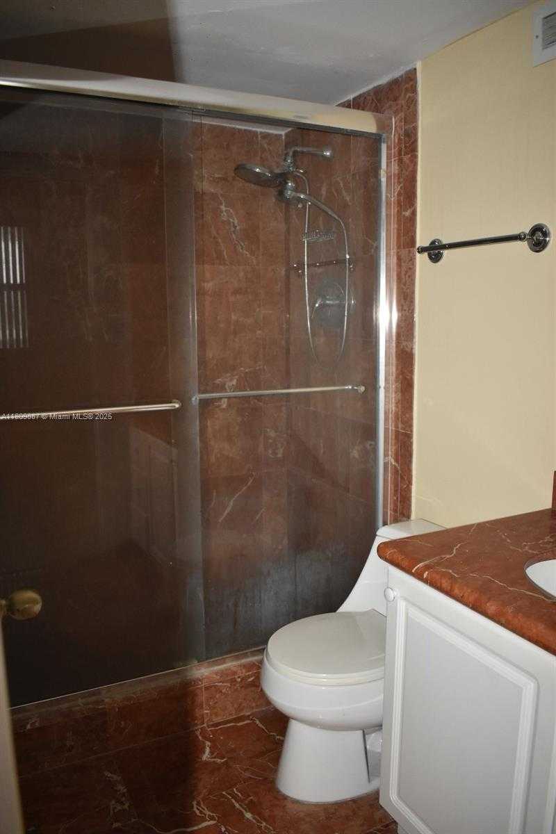 Small Image of 6039 COLLINS AVE #914, Miami Beach Number 14
