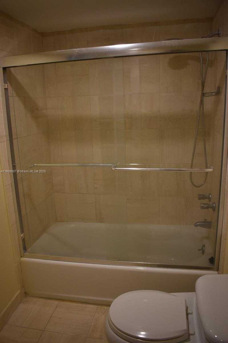 Small Image of 6039 COLLINS AVE #914, Miami Beach Number 18