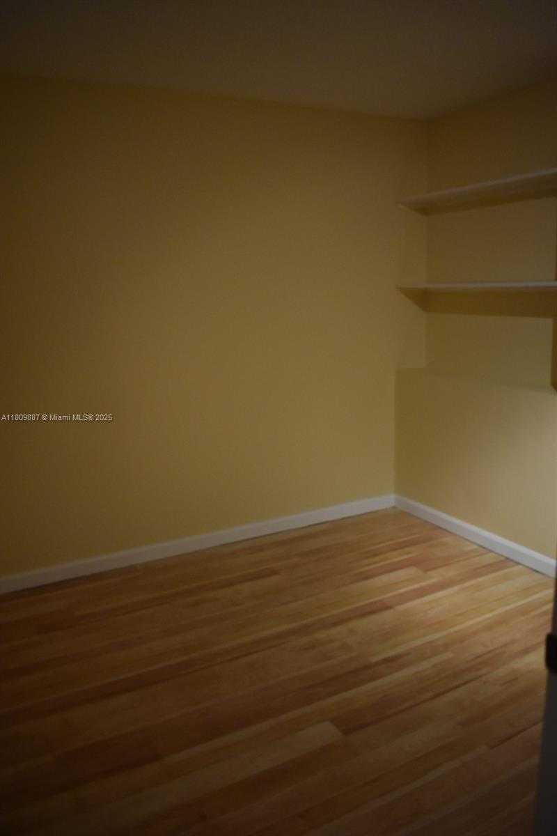 Small Image of 6039 COLLINS AVE #914, Miami Beach Number 19