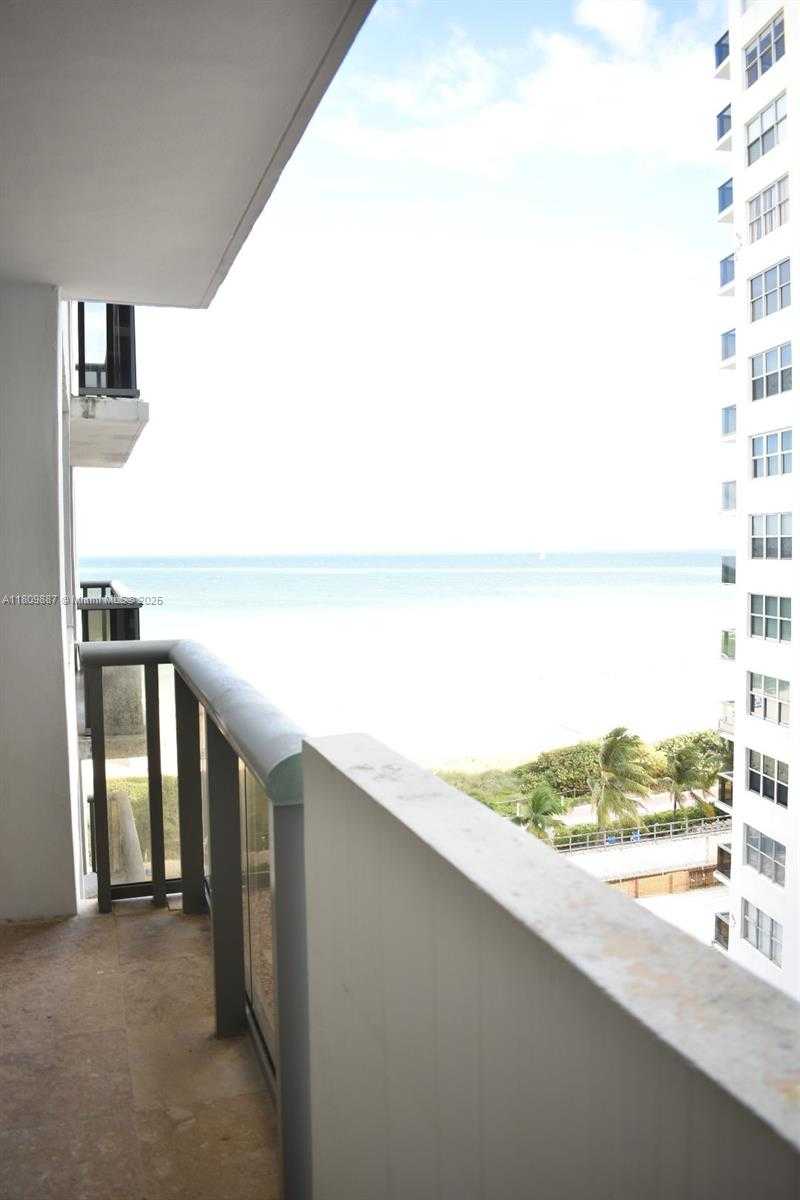 Small Image of 6039 COLLINS AVE #914, Miami Beach Number 2