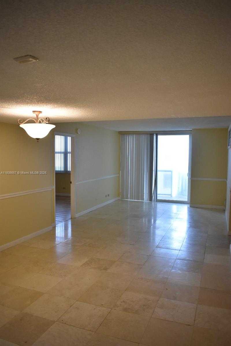 Small Image of 6039 COLLINS AVE #914, Miami Beach Number 23
