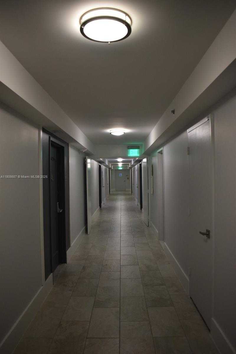 Small Image of 6039 COLLINS AVE #914, Miami Beach Number 26