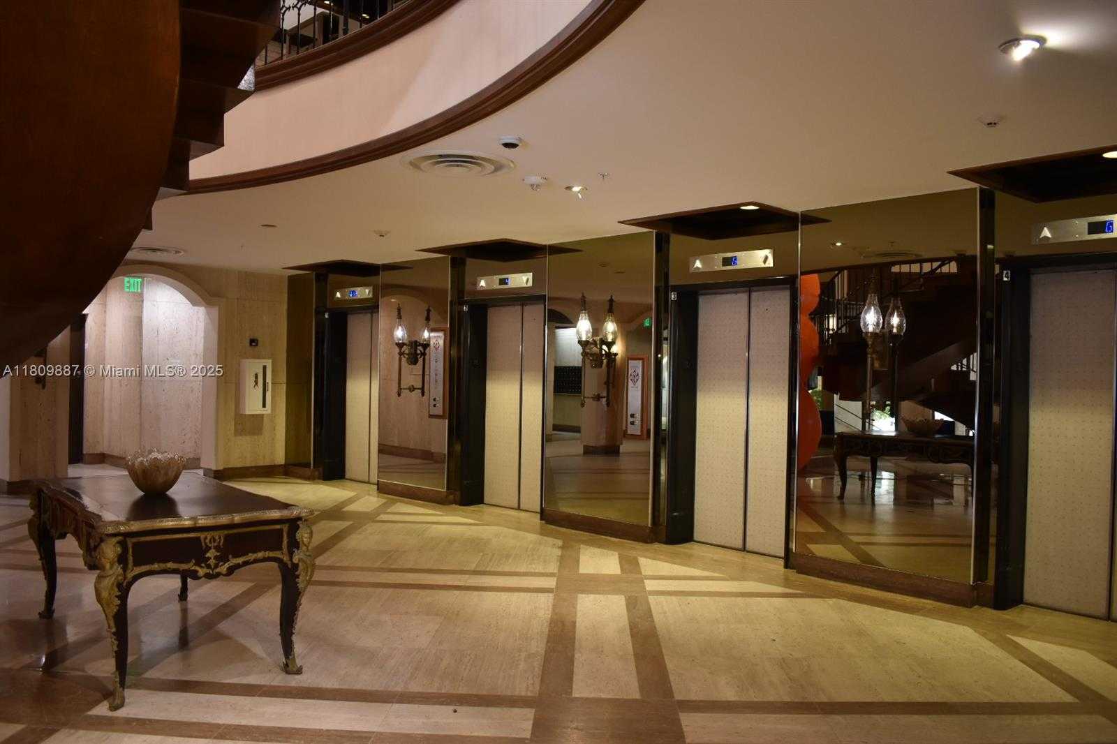 Small Image of 6039 COLLINS AVE #914, Miami Beach Number 28