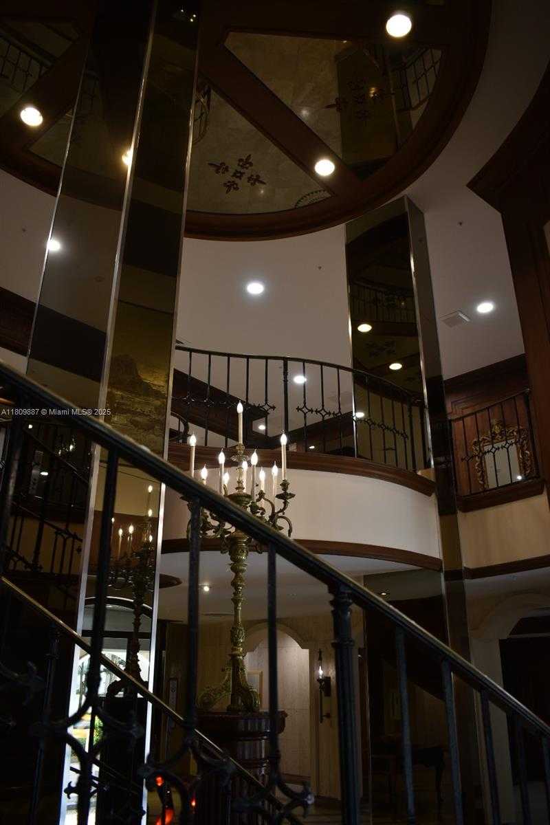 Small Image of 6039 COLLINS AVE #914, Miami Beach Number 31