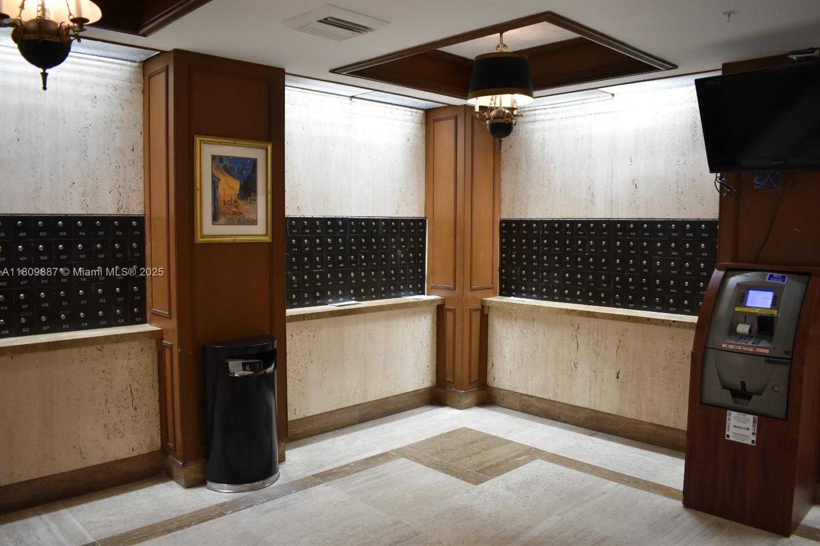 Small Image of 6039 COLLINS AVE #914, Miami Beach Number 37