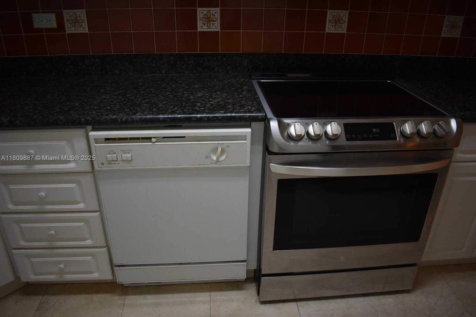 Small Image of 6039 COLLINS AVE #914, Miami Beach Number 6