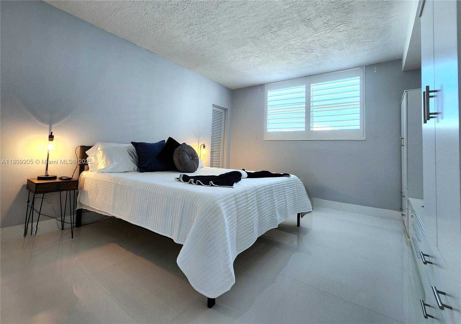 Small Image of 3000 SOUTH OCEAN DR #1206, Hollywood Number 8