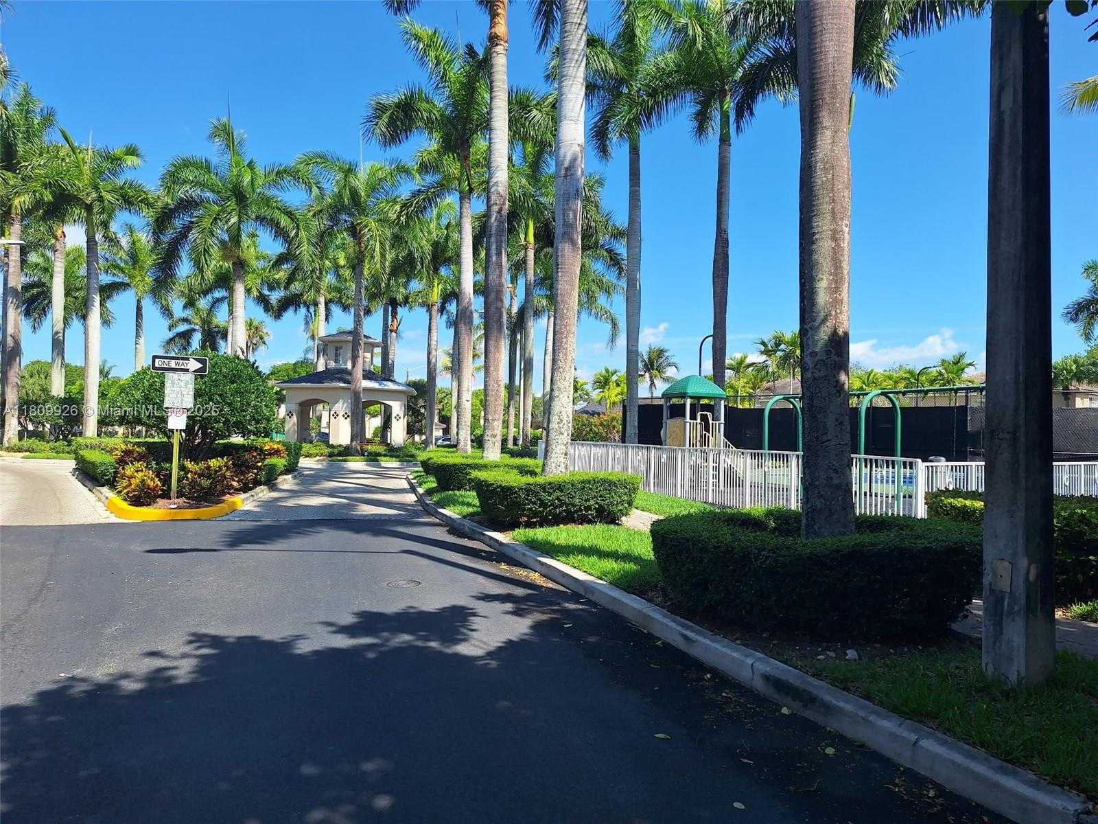 Small Image of Doral Number 14
