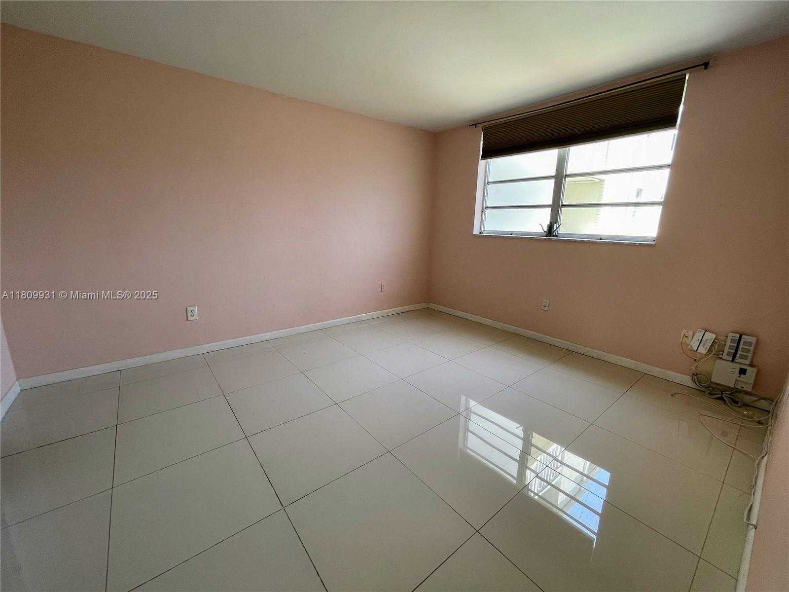 Small Image of 2859 LEONARD DR #G407, Aventura Number 11