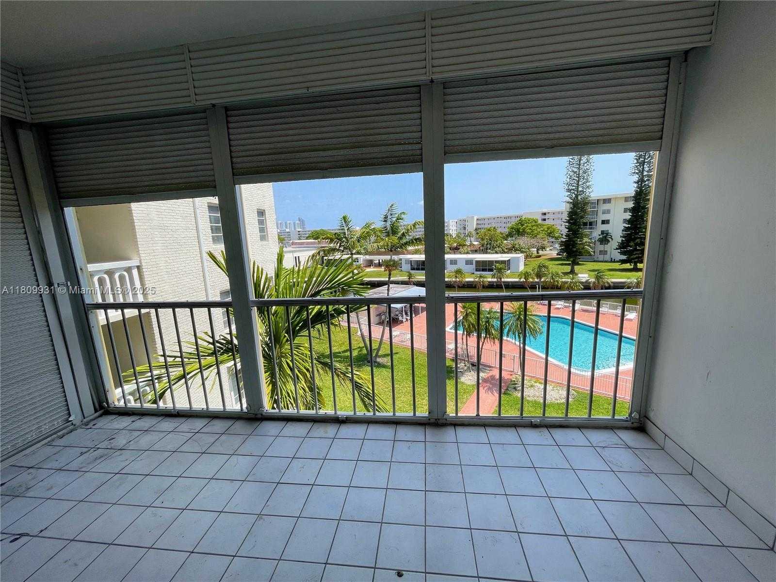 Small Image of 2859 LEONARD DR #G407, Aventura Number 2