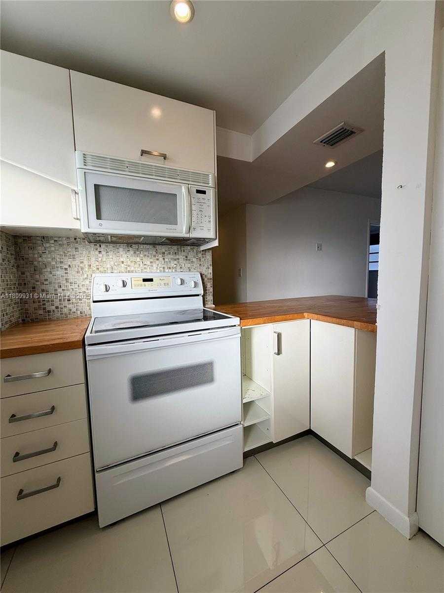 Small Image of 2859 LEONARD DR #G407, Aventura Number 25