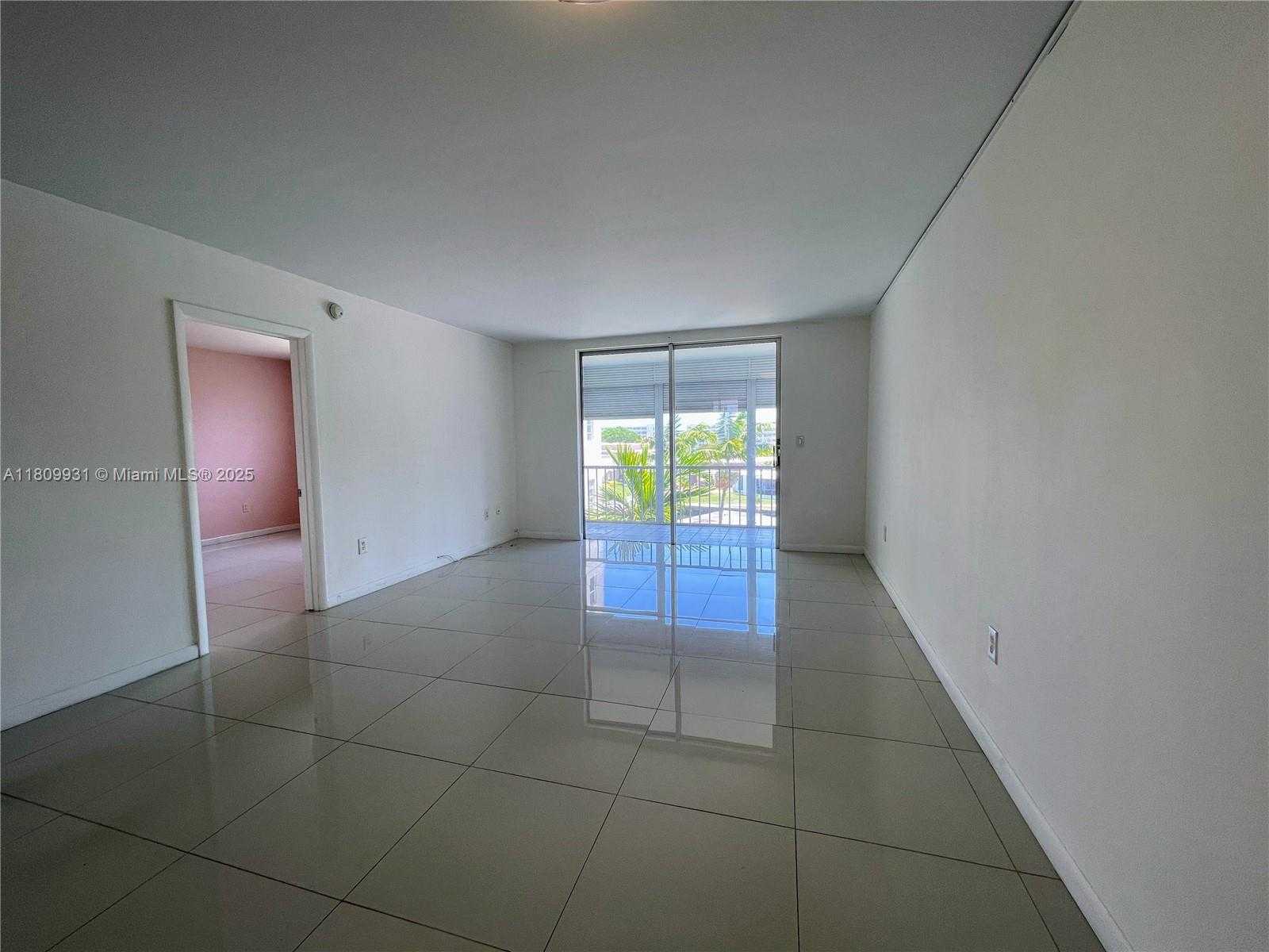 Small Image of 2859 LEONARD DR #G407, Aventura Number 3