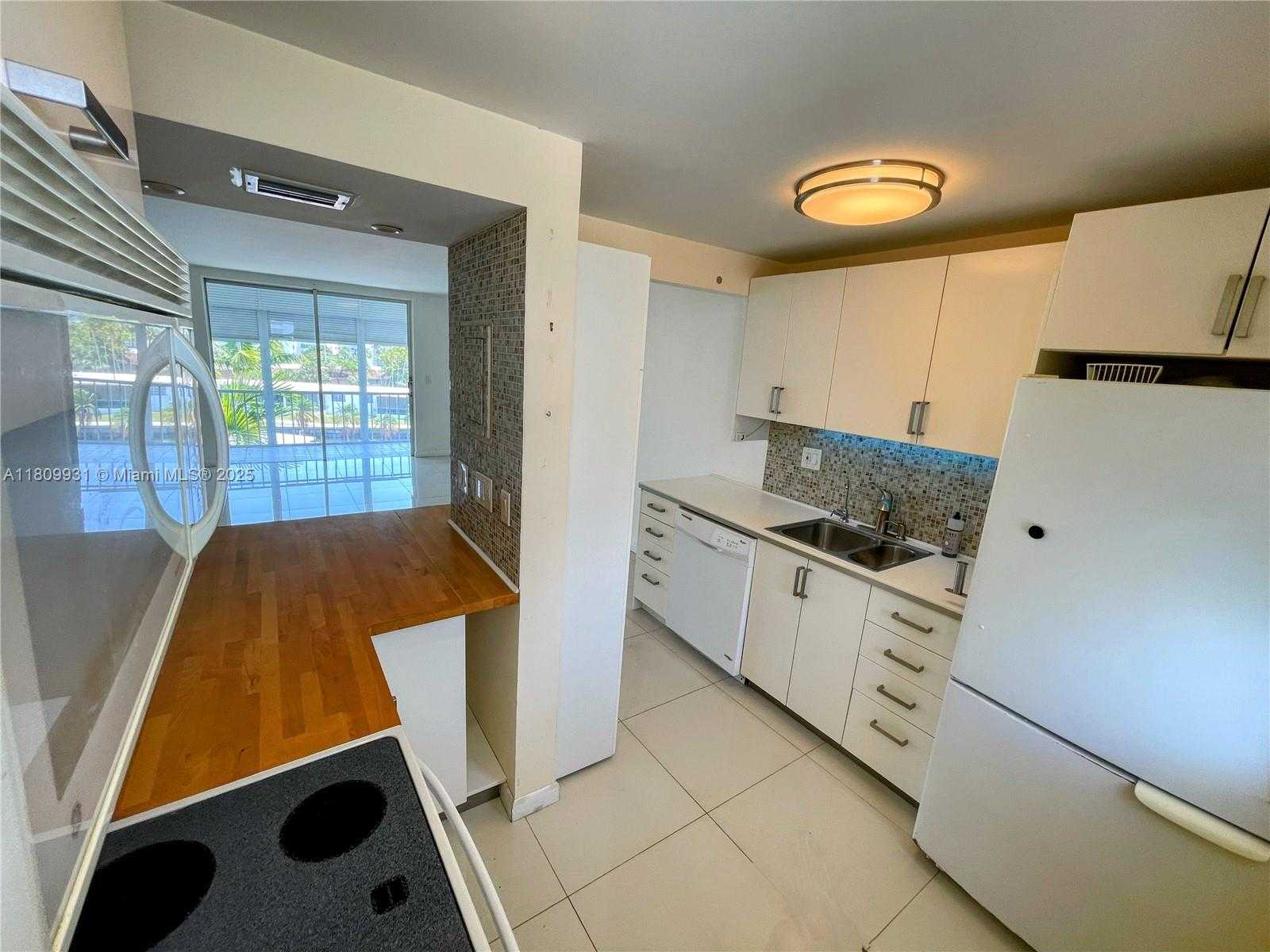 Small Image of 2859 LEONARD DR #G407, Aventura Number 4