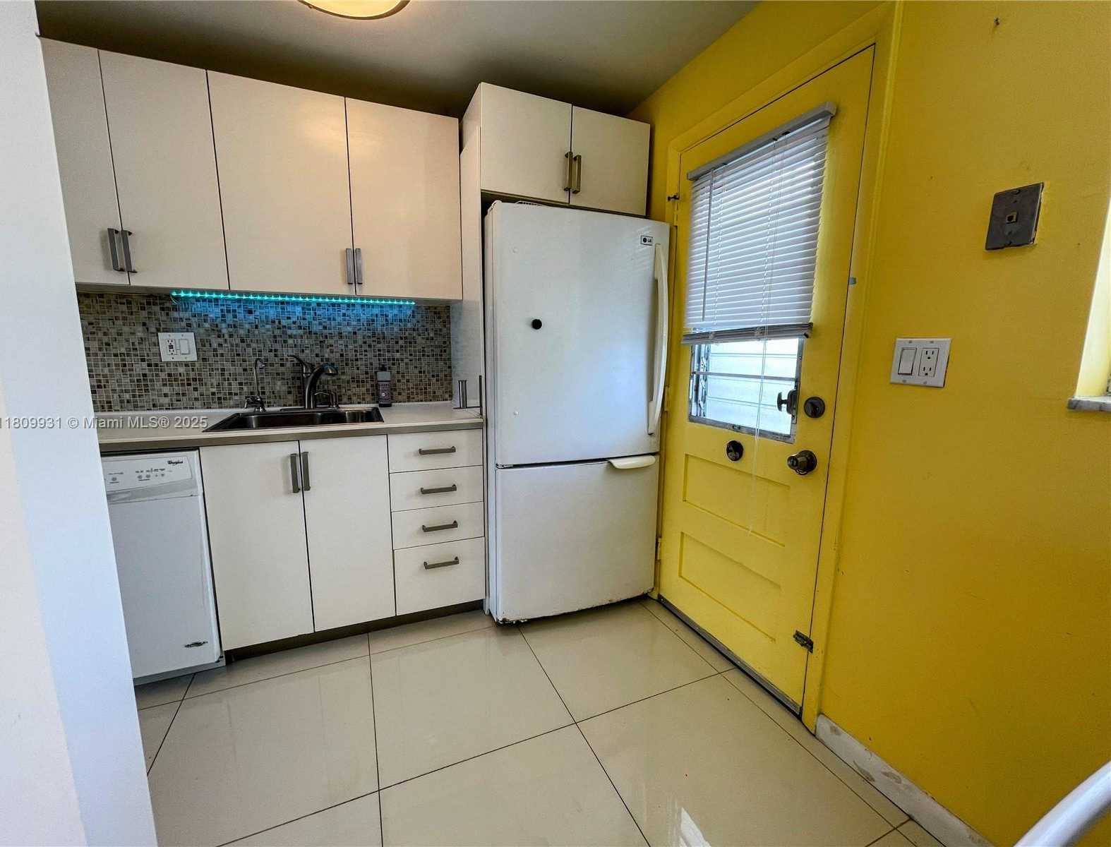 Small Image of 2859 LEONARD DR #G407, Aventura Number 6