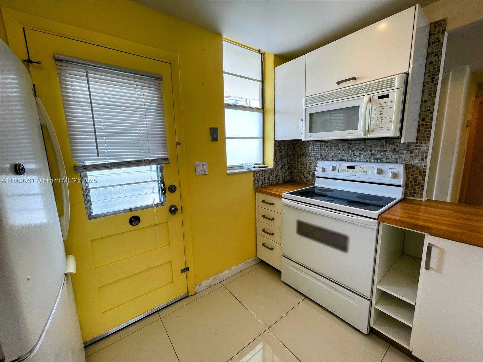 Small Image of 2859 LEONARD DR #G407, Aventura Number 7