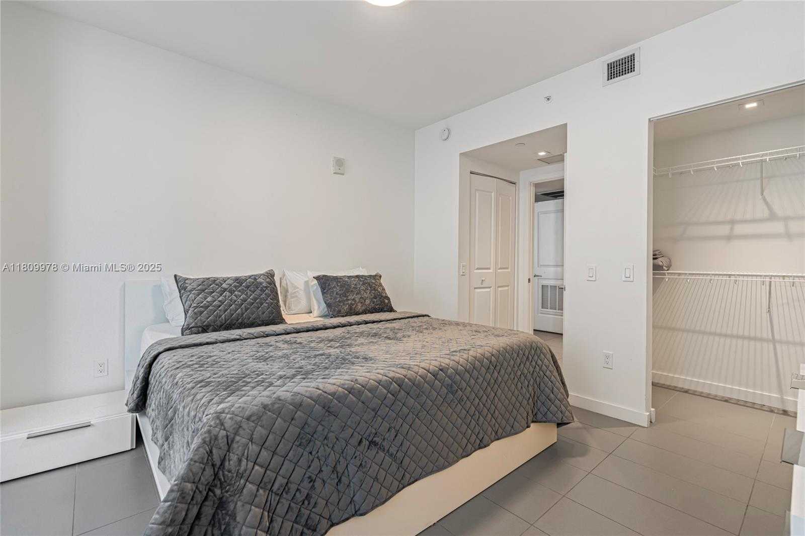 Small Image of 1600 NORTH EAST 1ST AVE #2819, Miami Number 19