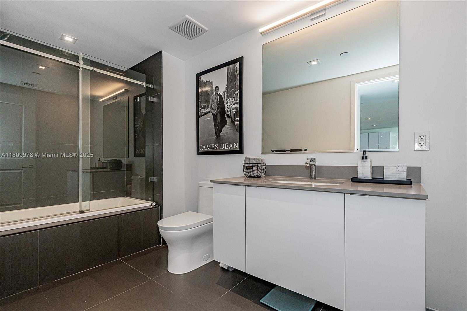 Small Image of 1600 NORTH EAST 1ST AVE #2819, Miami Number 22