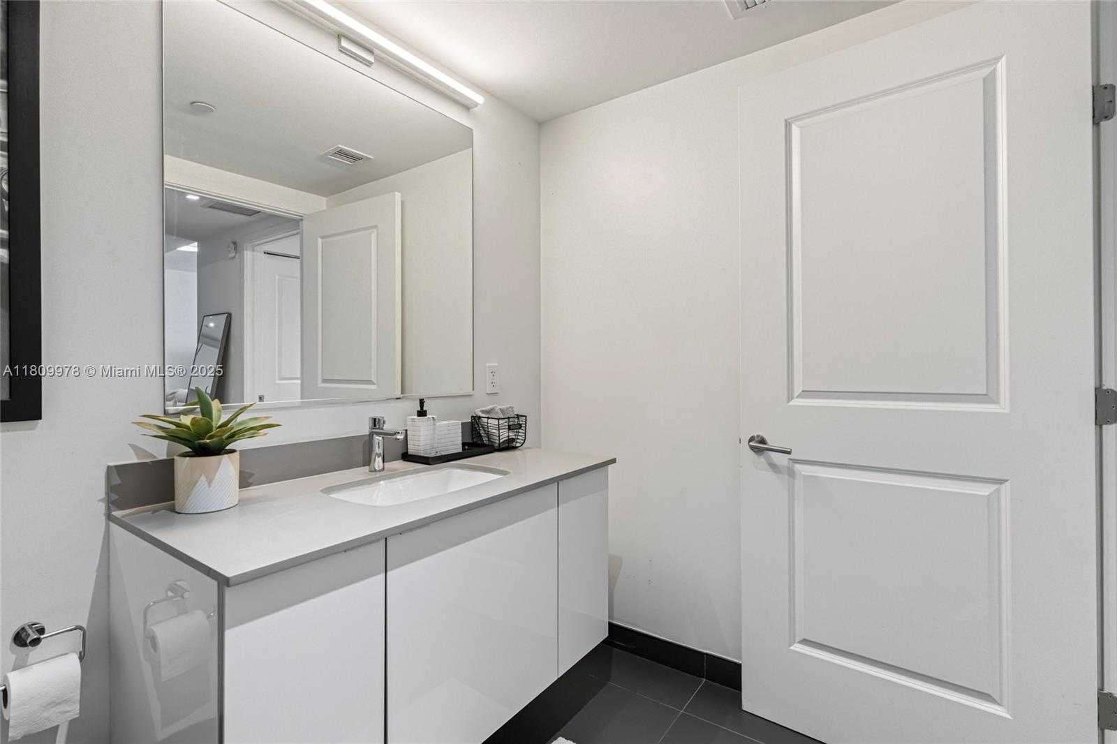 Small Image of 1600 NORTH EAST 1ST AVE #2819, Miami Number 27