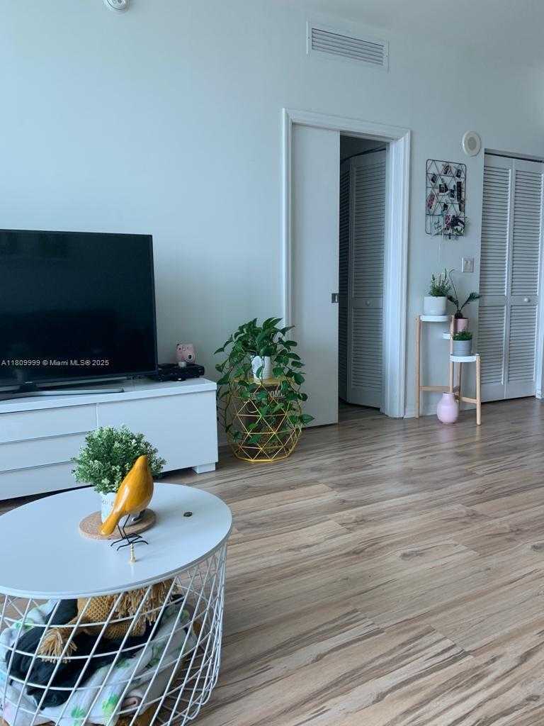 Small Image of 951 BRICKELL AVE #1503, Miami Number 3