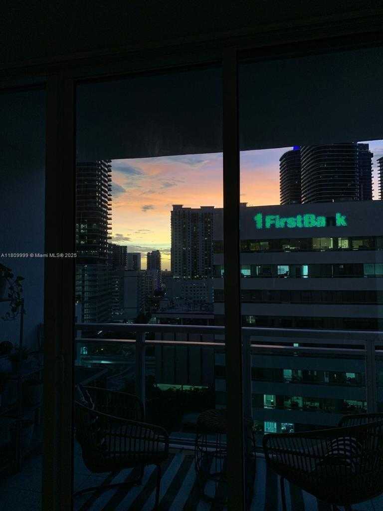 Small Image of 951 BRICKELL AVE #1503, Miami Number 4