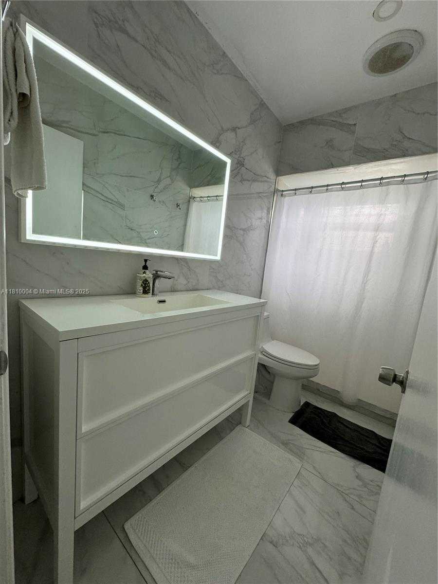 Small Image of 286 BAL BAY DR #5, Bal Harbour Number 11