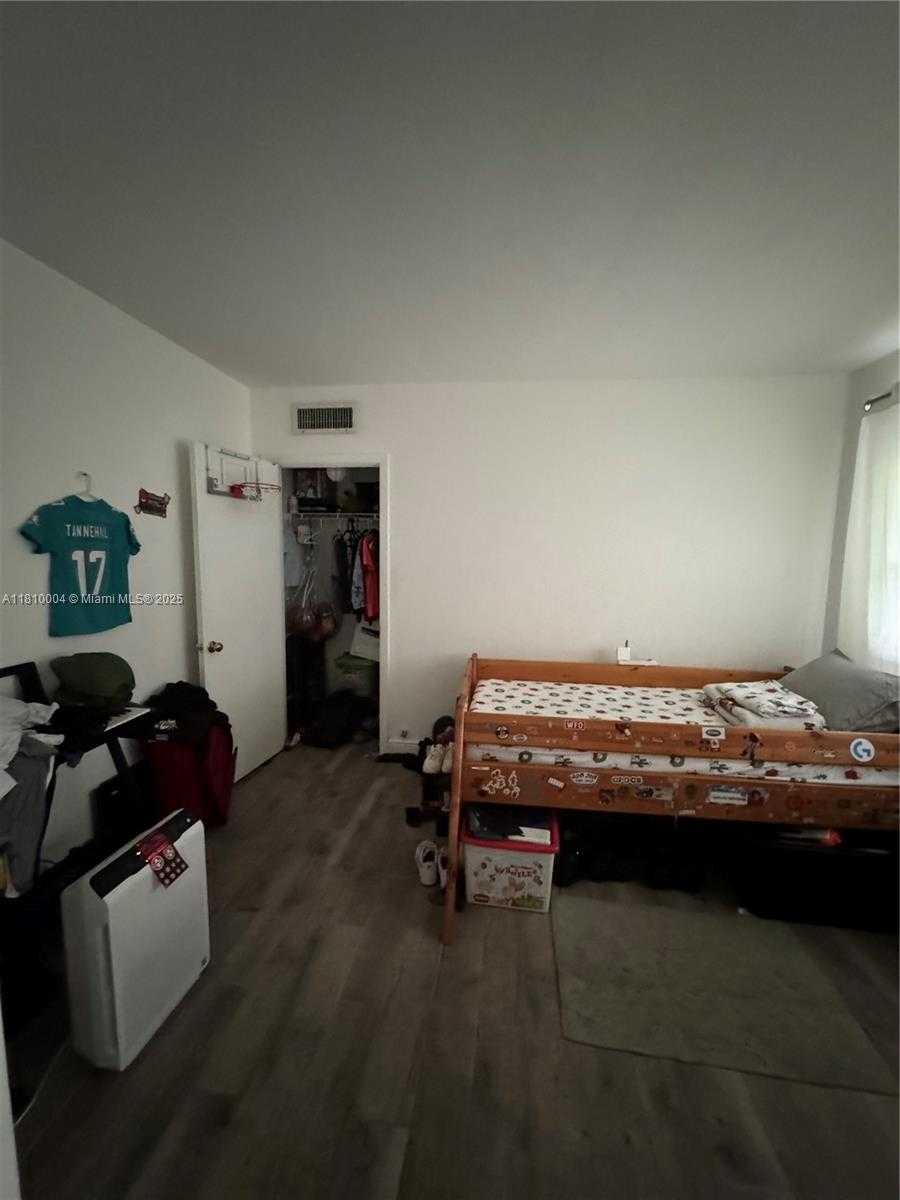 Small Image of 286 BAL BAY DR #5, Bal Harbour Number 14