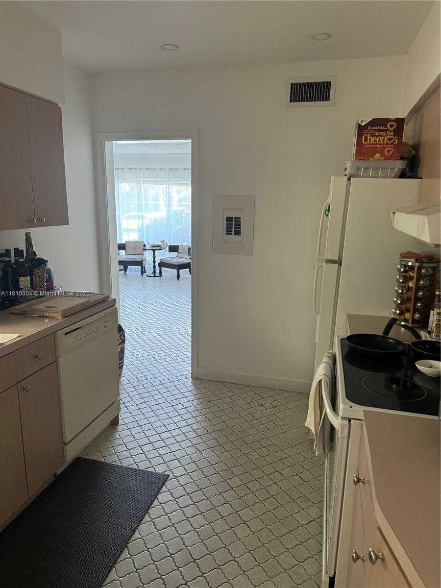Small Image of 286 BAL BAY DR #5, Bal Harbour Number 17