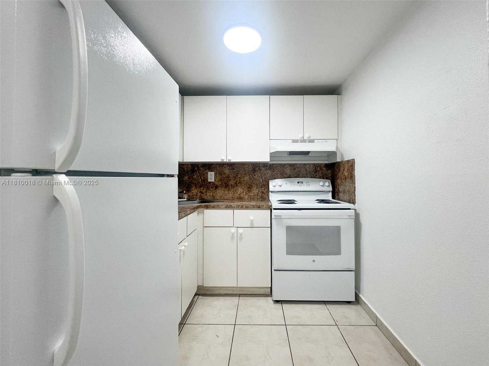 Small Image of 606 WEST 81ST ST #318, Hialeah Number 2