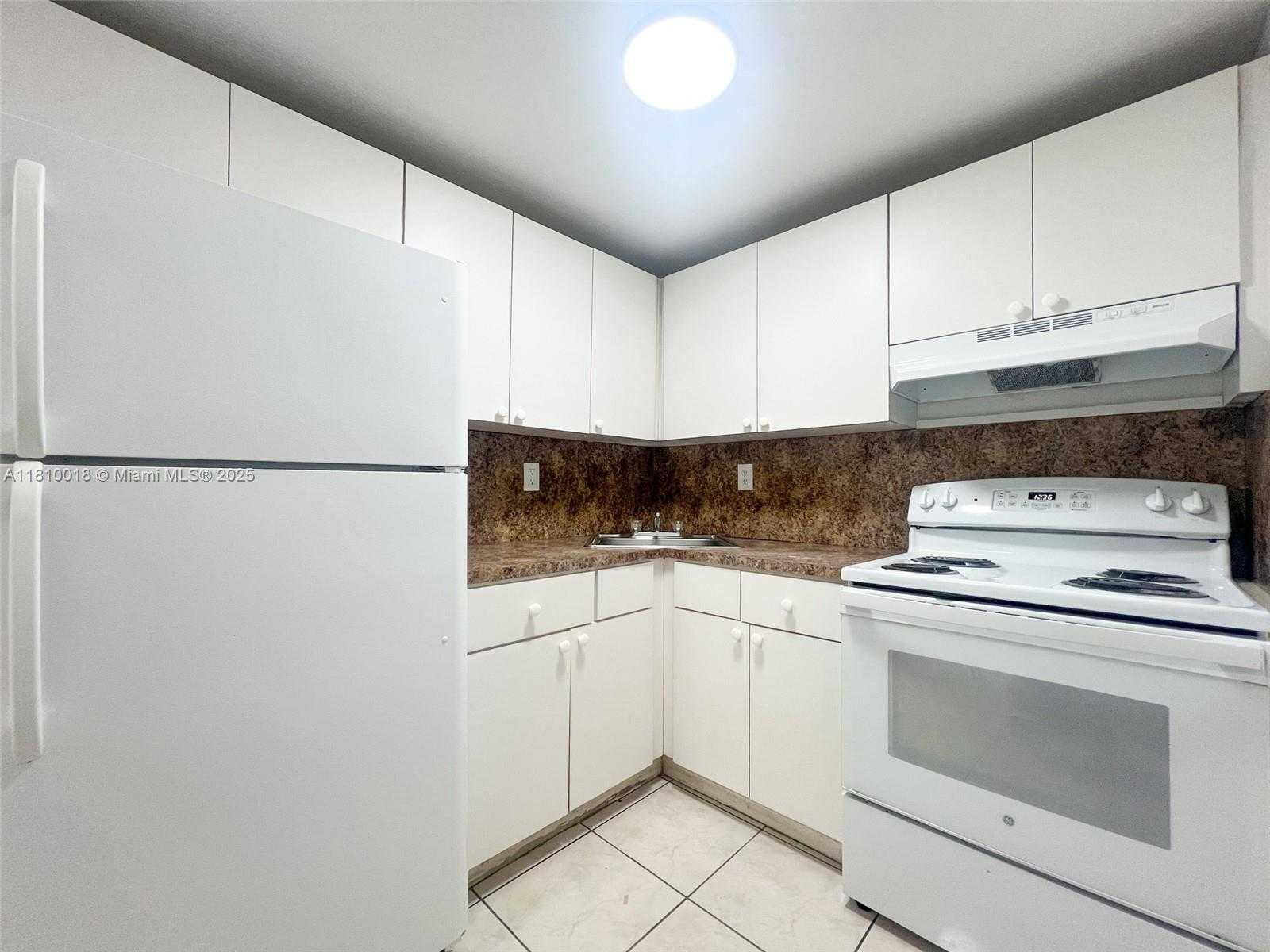 Small Image of 606 WEST 81ST ST #318, Hialeah Number 4