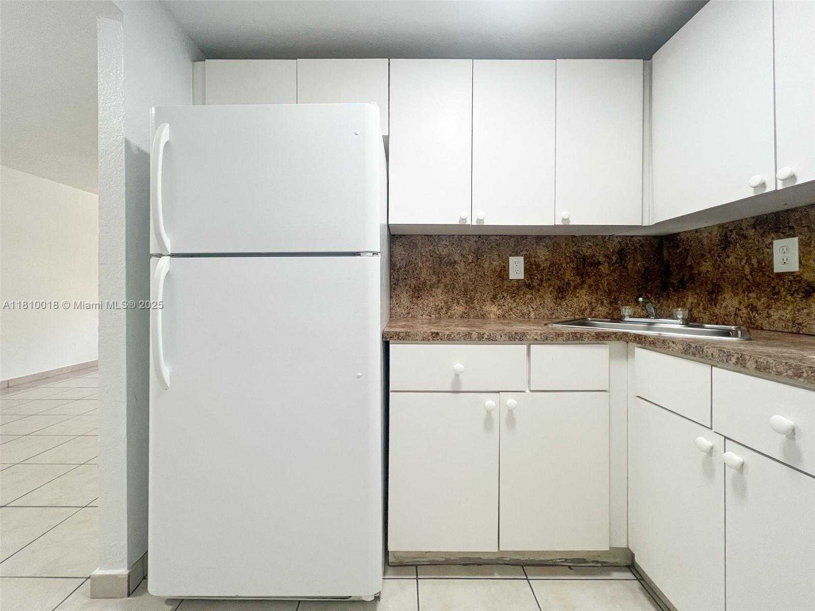Small Image of 606 WEST 81ST ST #318, Hialeah Number 5
