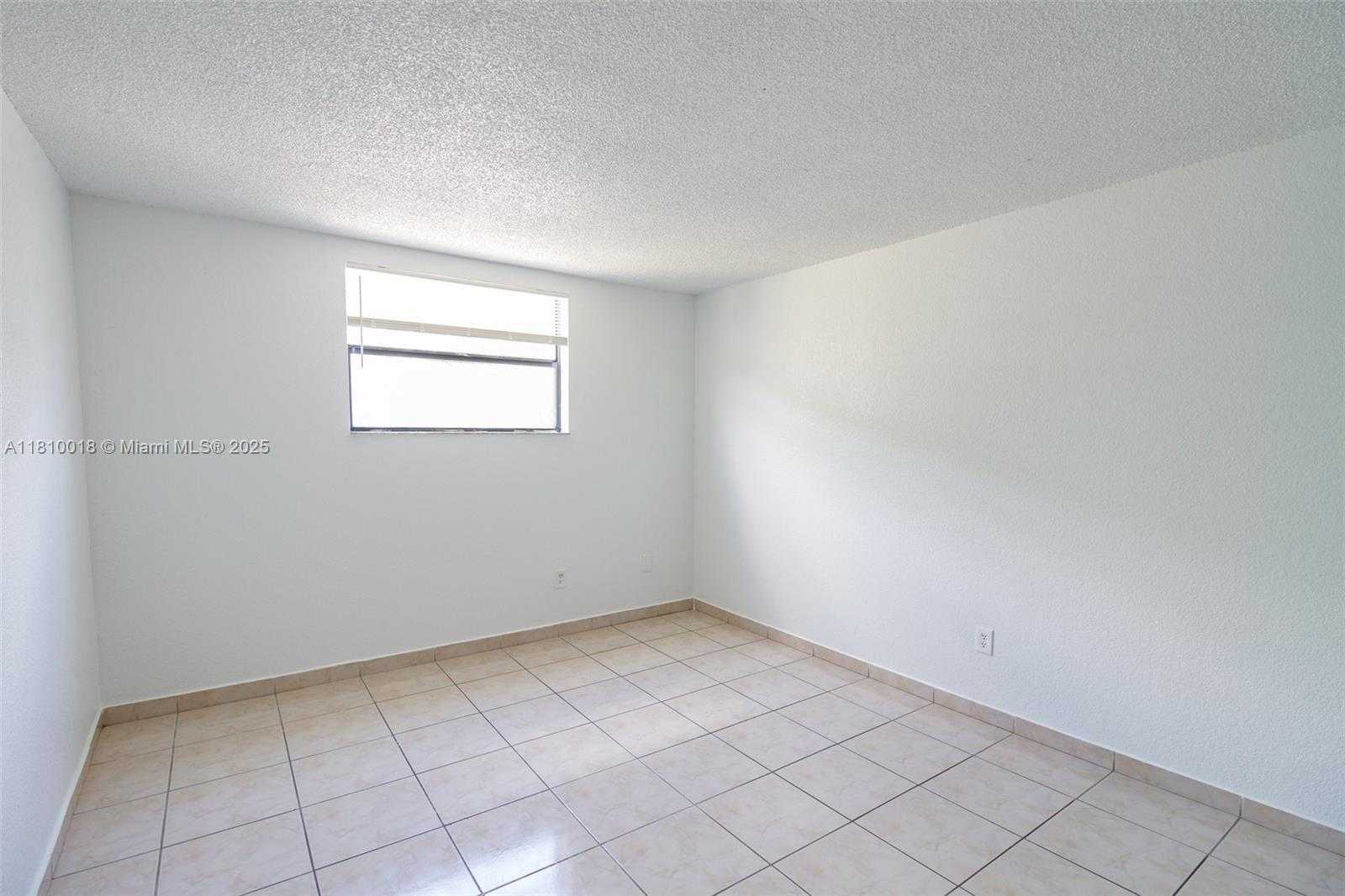 Small Image of 606 WEST 81ST ST #318, Hialeah Number 9