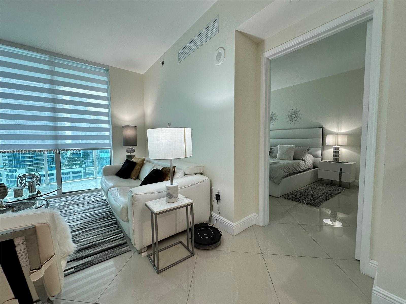 Small Image of 950 BRICKELL BAY DR #2607, Miami Number 14