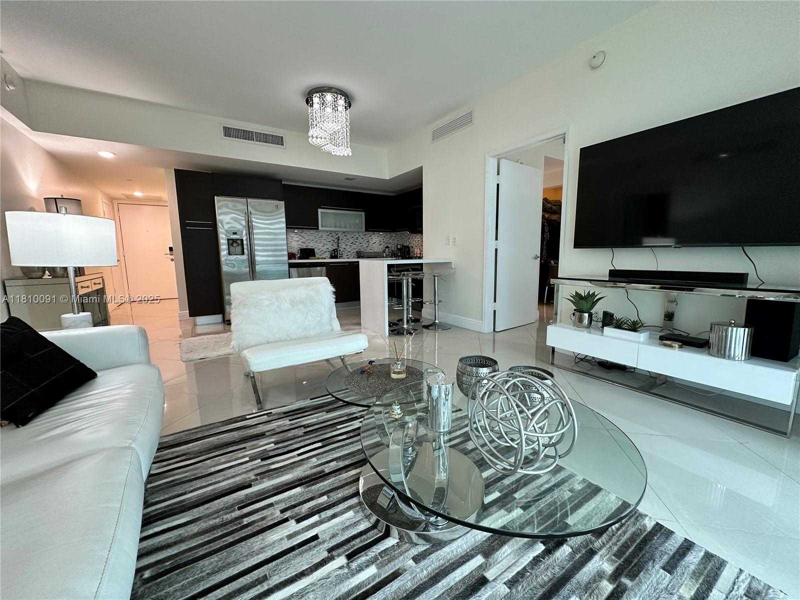 Small Image of 950 BRICKELL BAY DR #2607, Miami Number 15