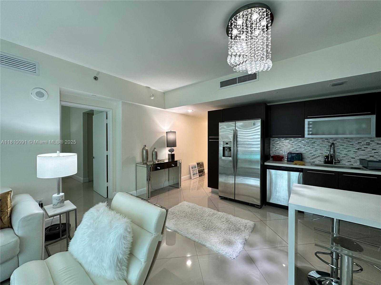 Small Image of 950 BRICKELL BAY DR #2607, Miami Number 18