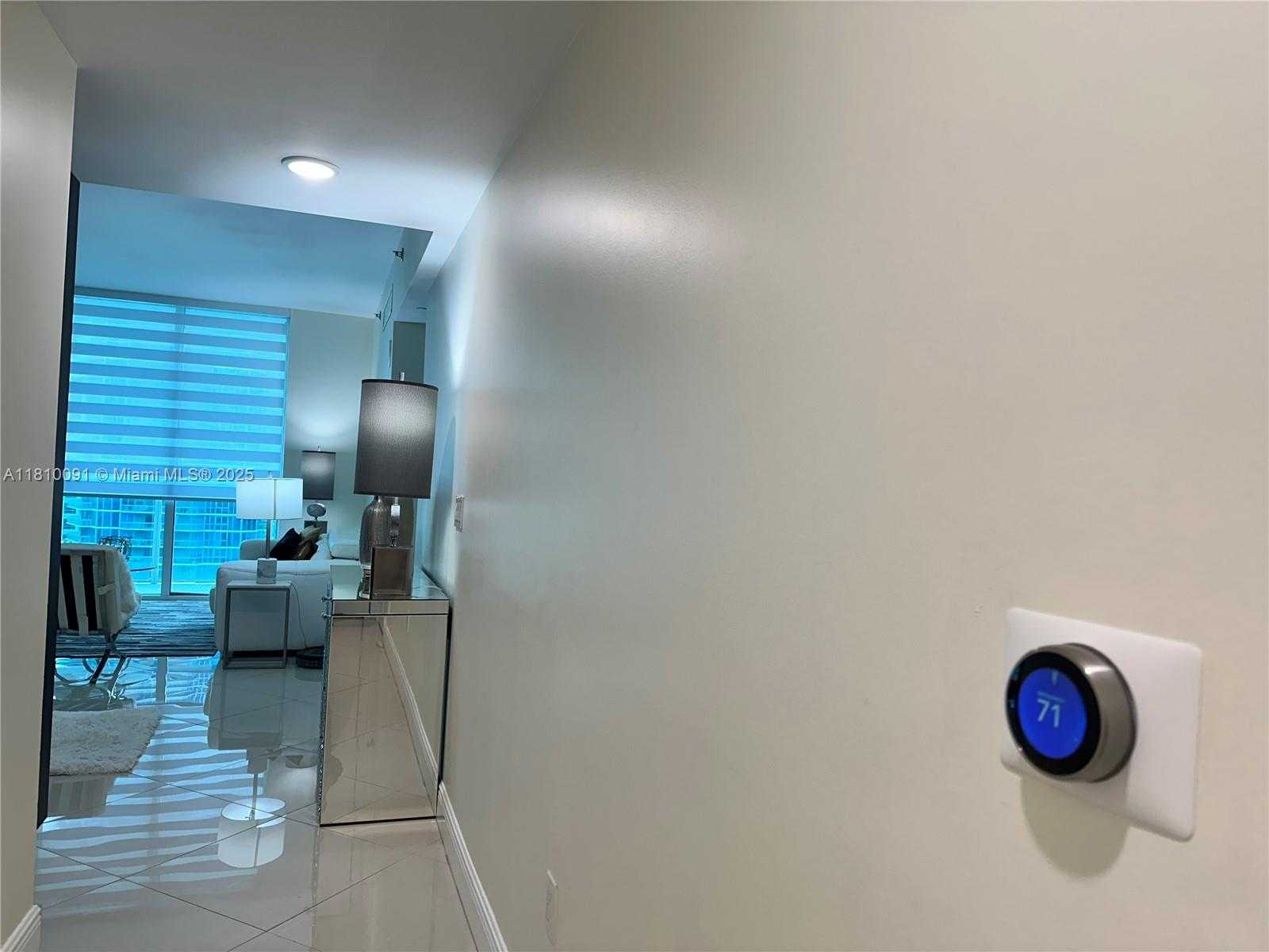 Small Image of 950 BRICKELL BAY DR #2607, Miami Number 19