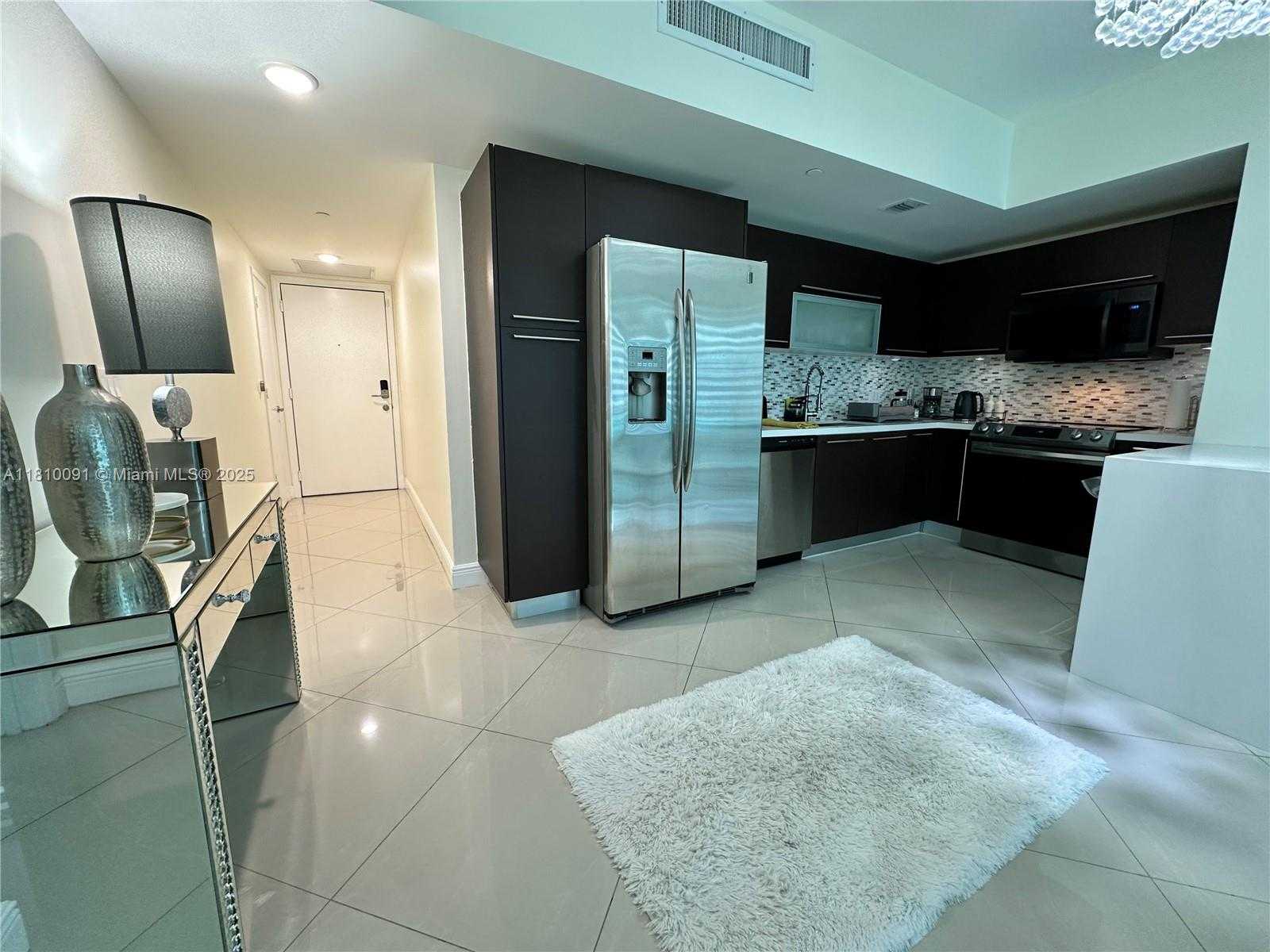 Small Image of 950 BRICKELL BAY DR #2607, Miami Number 2