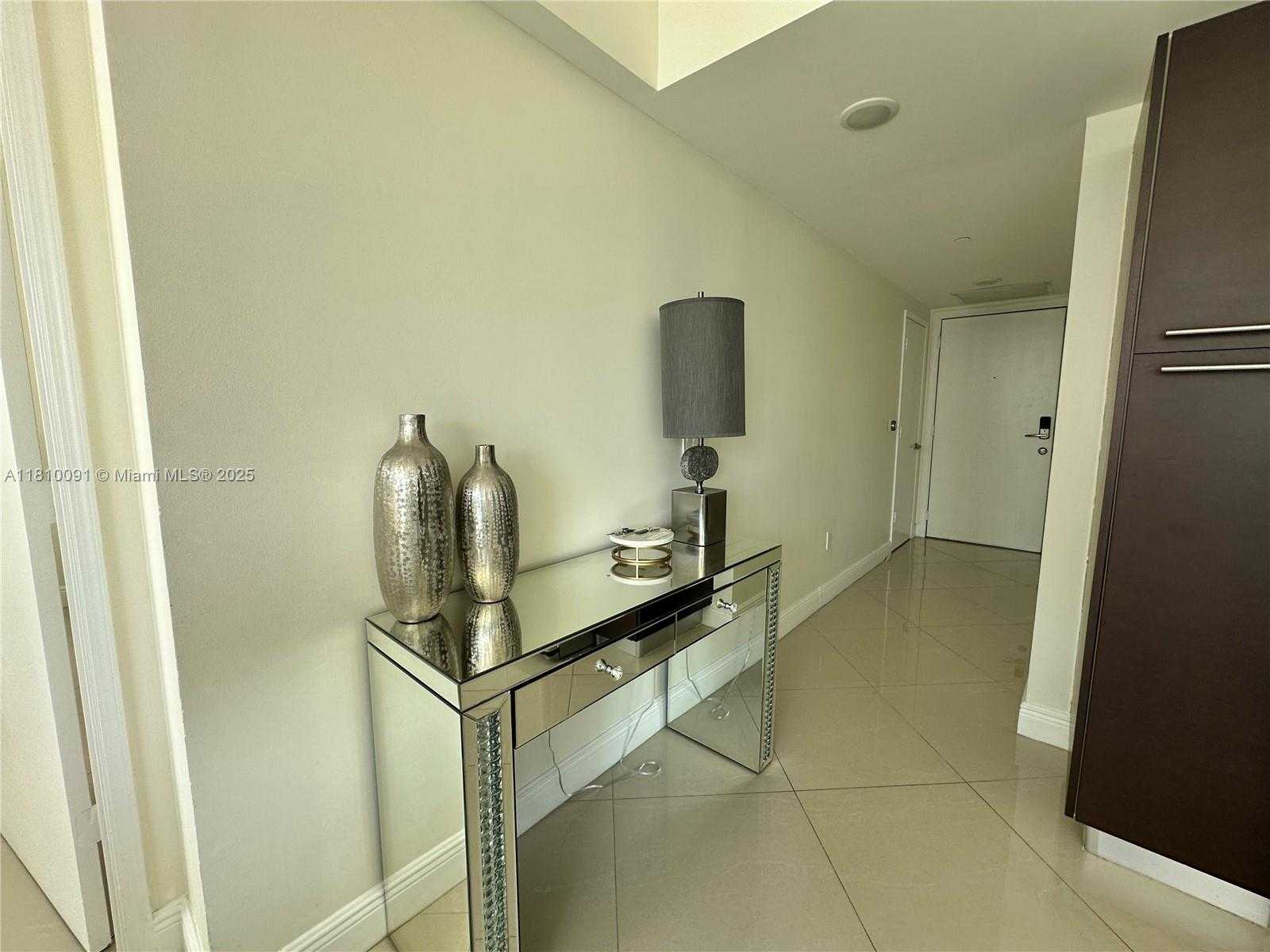 Small Image of 950 BRICKELL BAY DR #2607, Miami Number 20