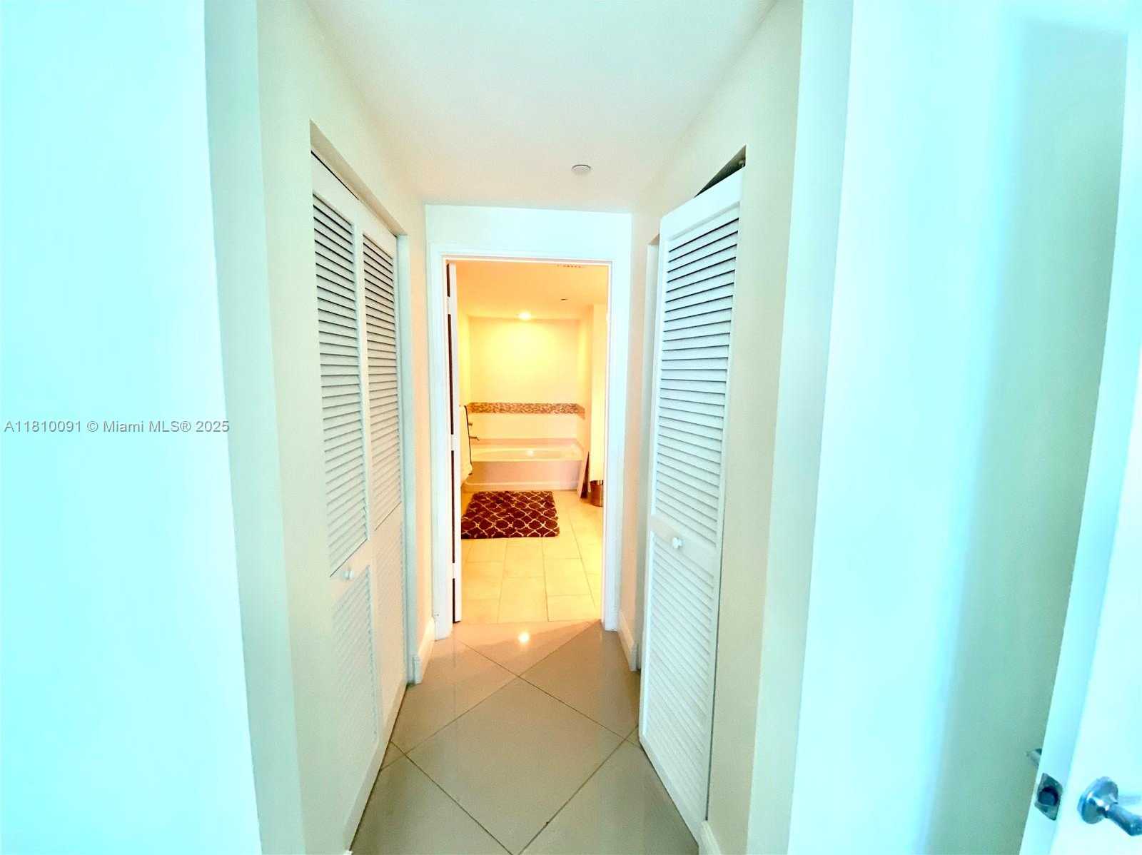 Small Image of 950 BRICKELL BAY DR #2607, Miami Number 21