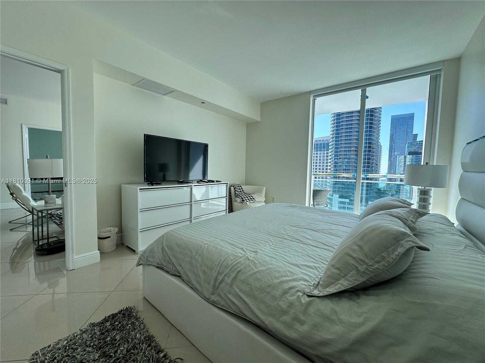 Small Image of 950 BRICKELL BAY DR #2607, Miami Number 23