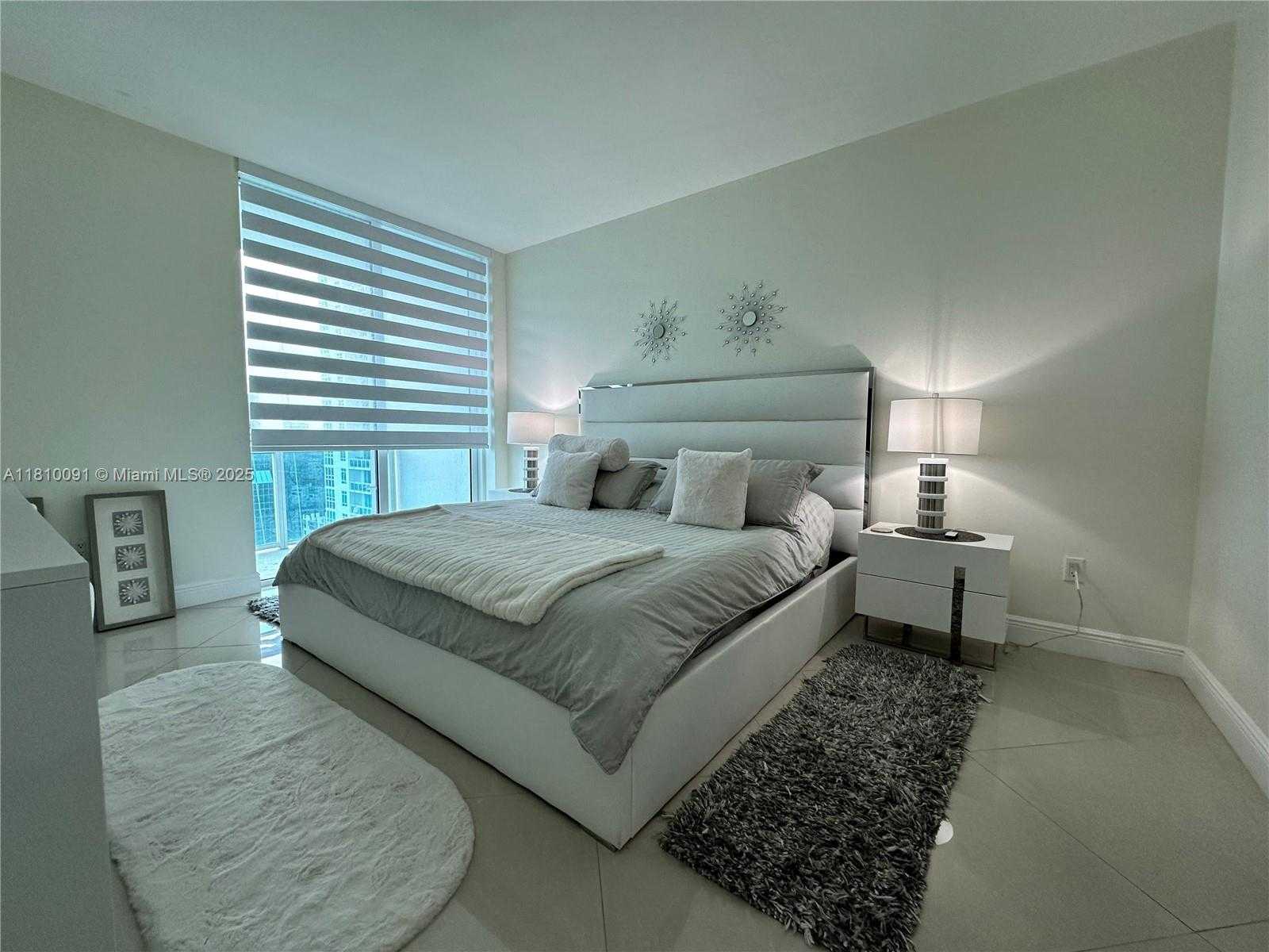 Small Image of 950 BRICKELL BAY DR #2607, Miami Number 26