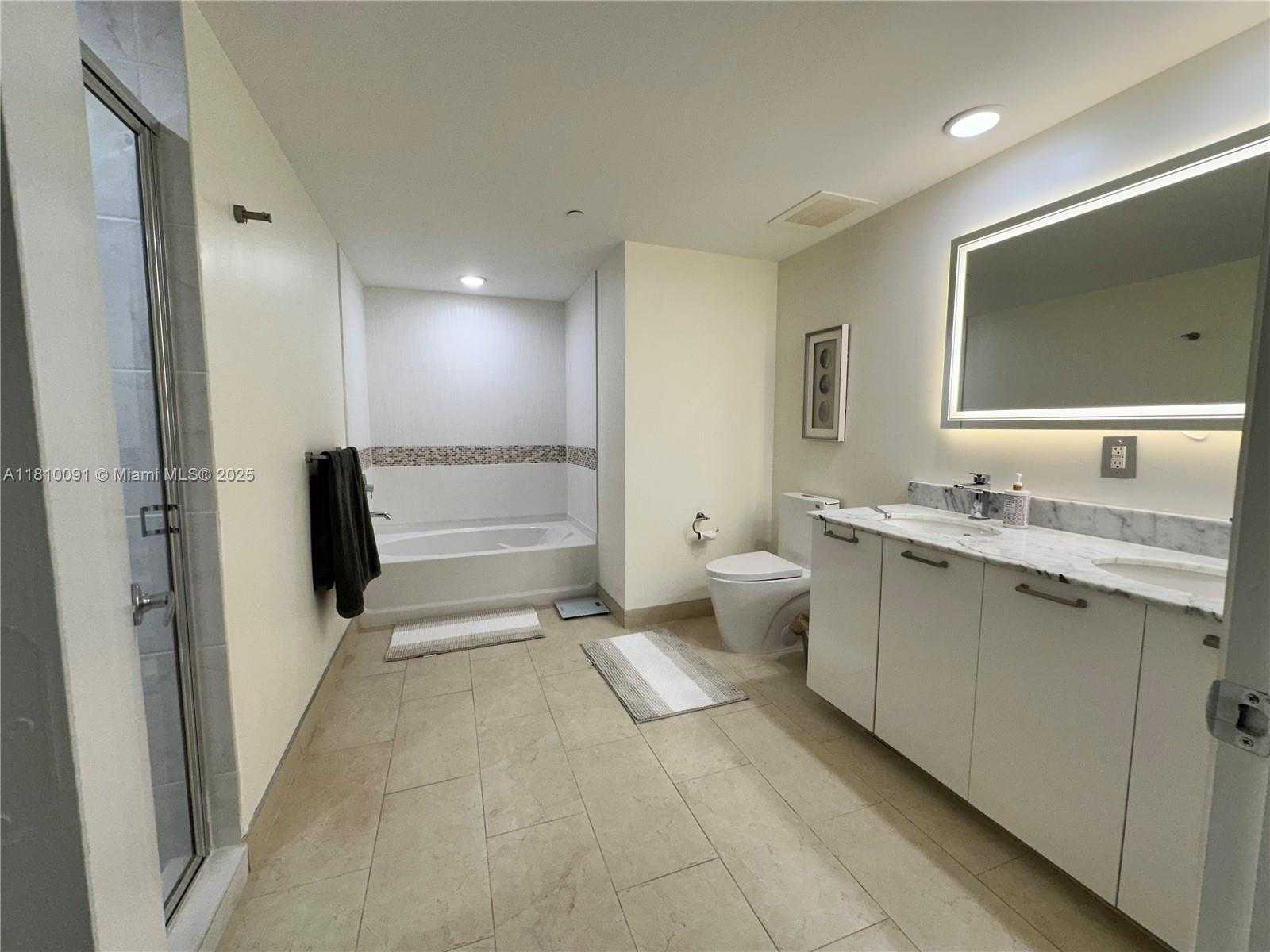 Small Image of 950 BRICKELL BAY DR #2607, Miami Number 28