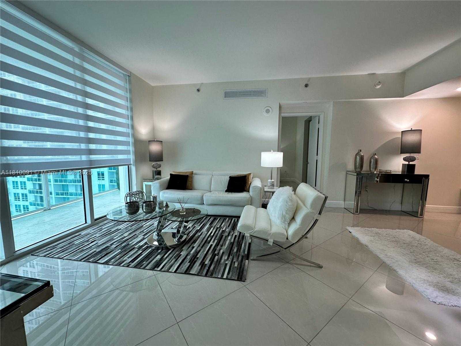 Small Image of 950 BRICKELL BAY DR #2607, Miami Number 3