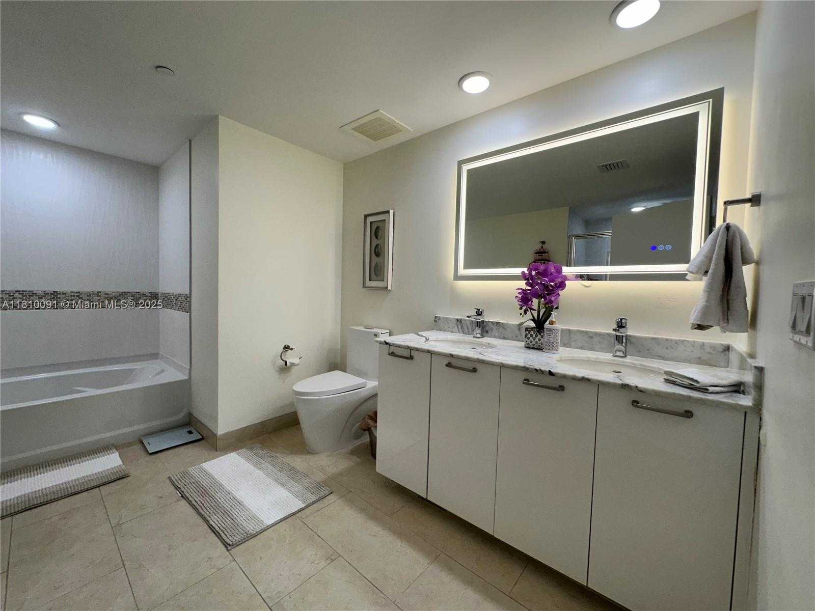 Small Image of 950 BRICKELL BAY DR #2607, Miami Number 32