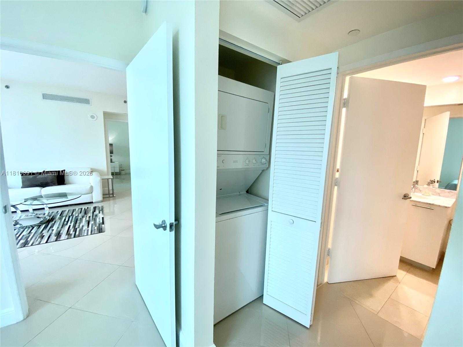 Small Image of 950 BRICKELL BAY DR #2607, Miami Number 33