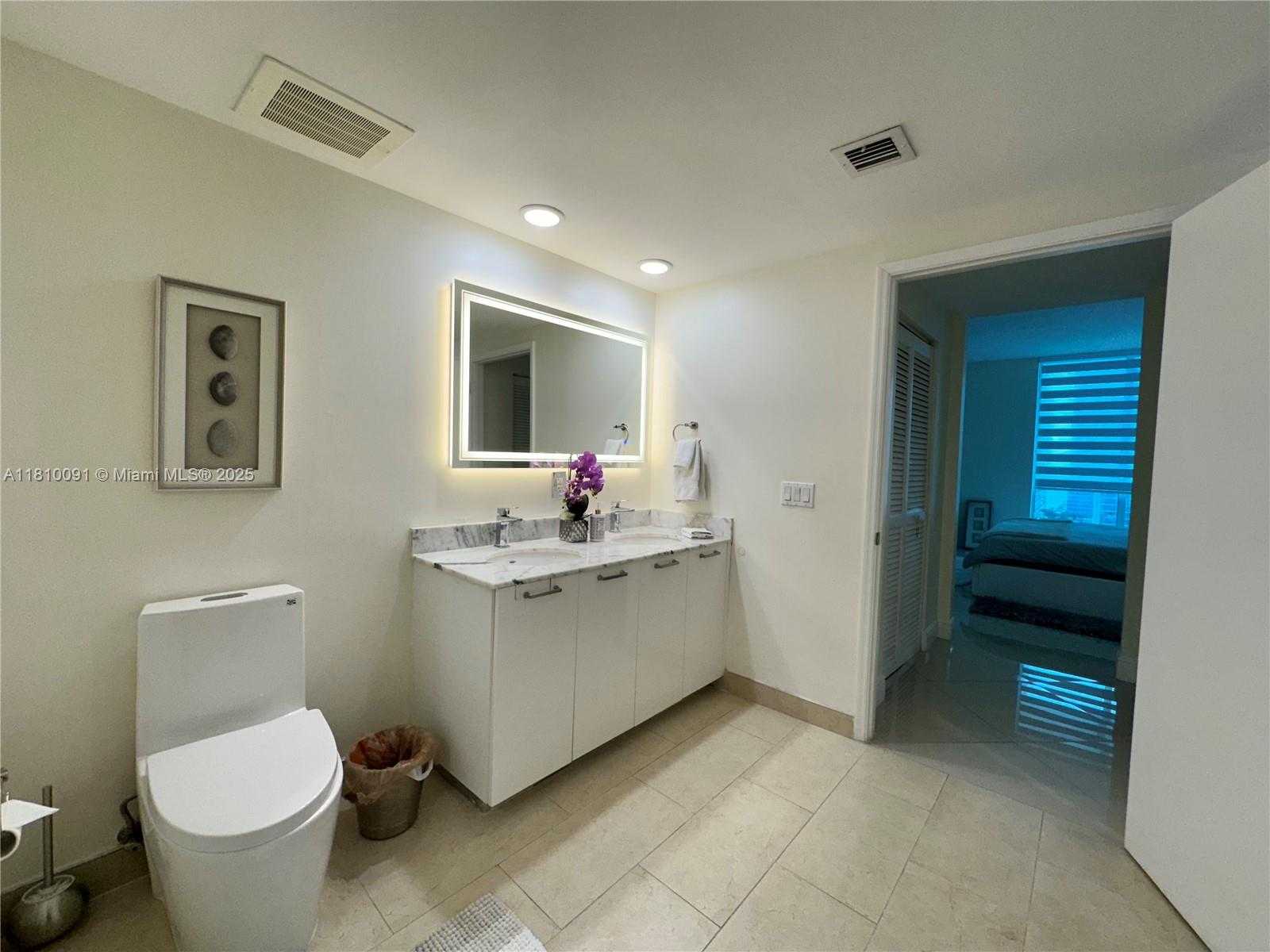 Small Image of 950 BRICKELL BAY DR #2607, Miami Number 37